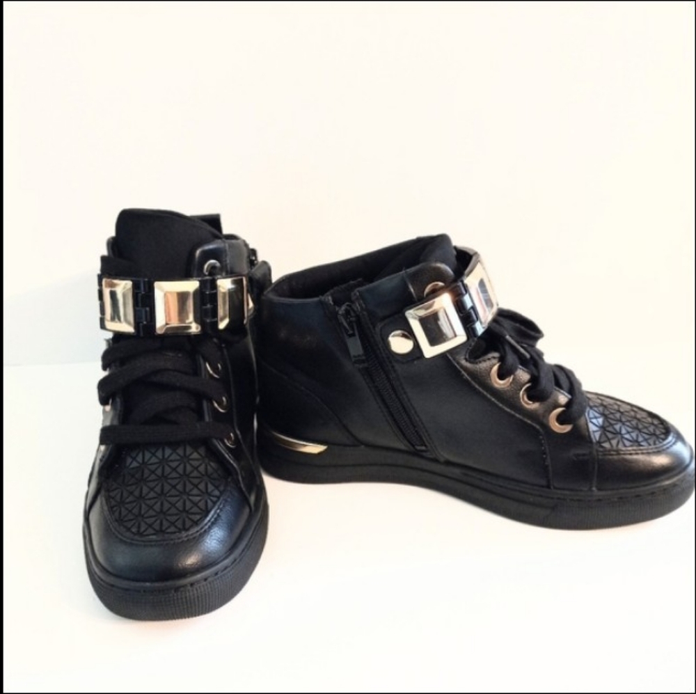 ALDO Black & Gold Fashion Sneakers Size 5 (Kids)